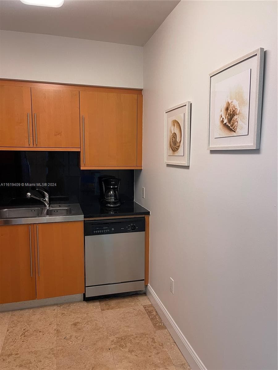 A11619409 — Miami Beach — 26