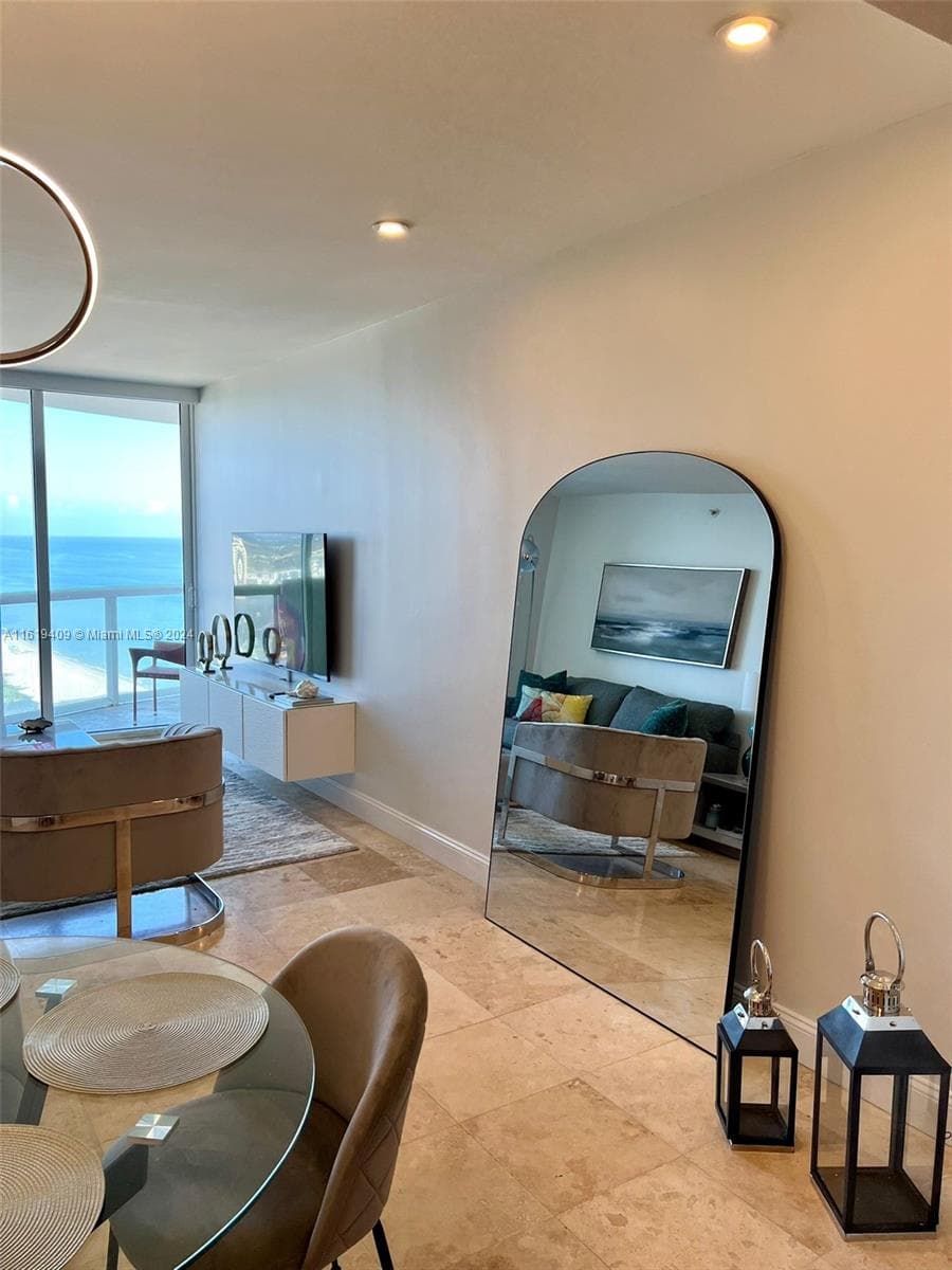 A11619409 — Miami Beach — 9