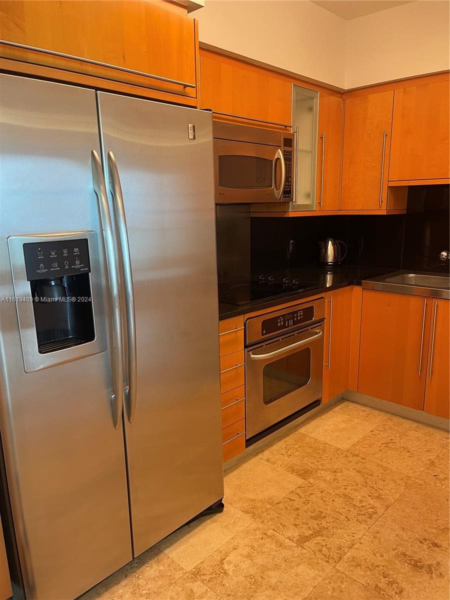 A11619409 — Miami Beach — 24