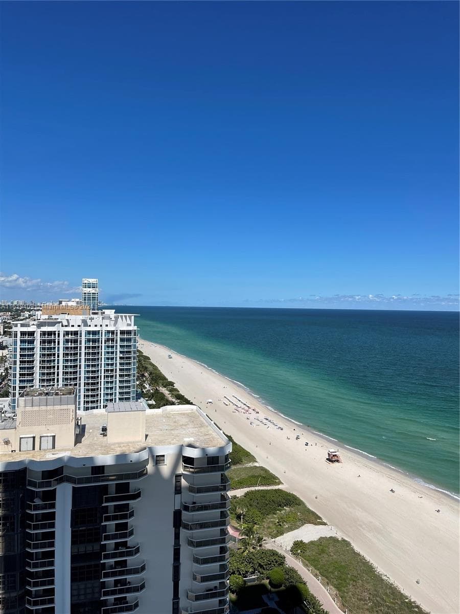 A11619409 — Miami Beach — 30