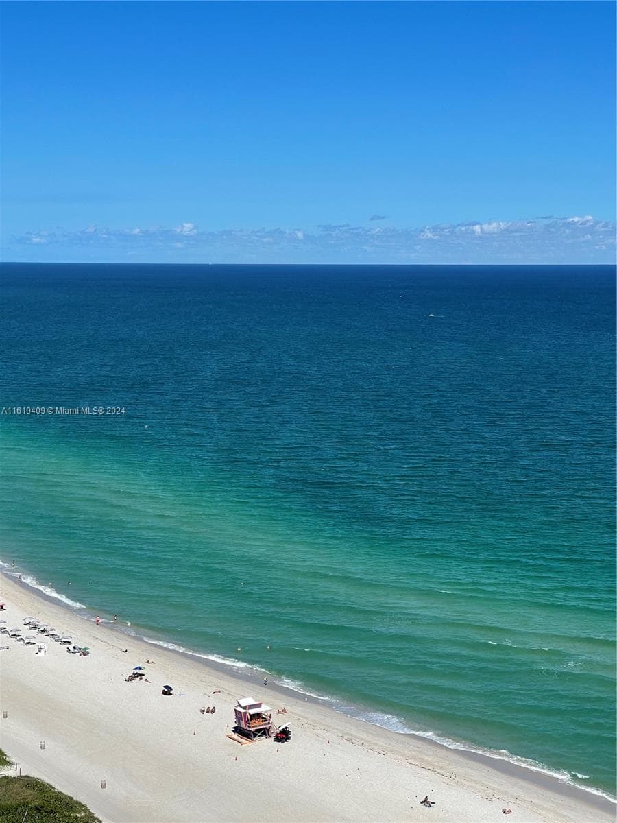 A11619409 — Miami Beach — 33