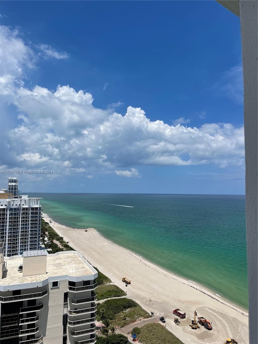 A11619409 — Miami Beach — 14