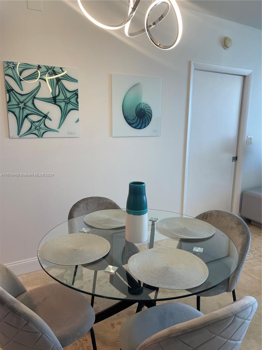 A11619409 — Miami Beach — 35