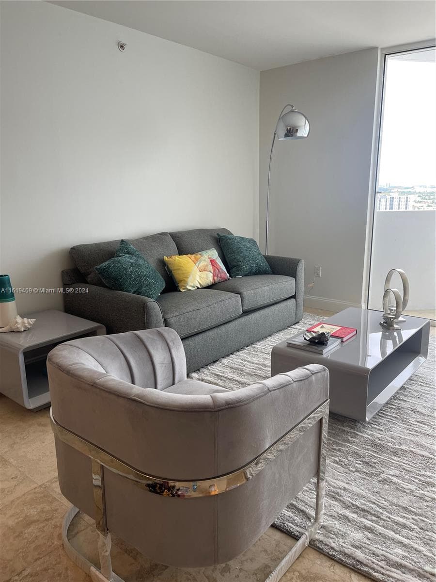 A11619409 — Miami Beach — 8