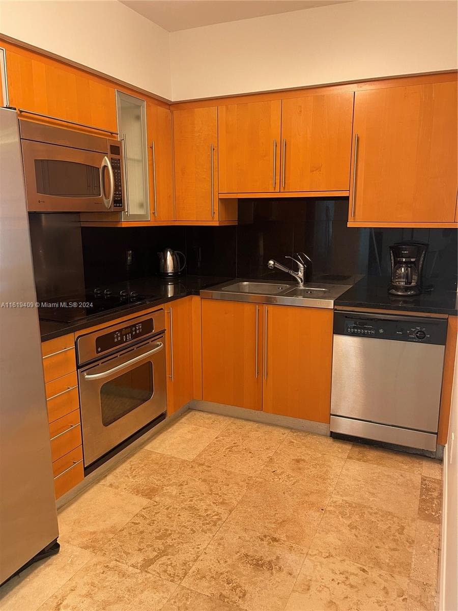 A11619409 — Miami Beach — 25