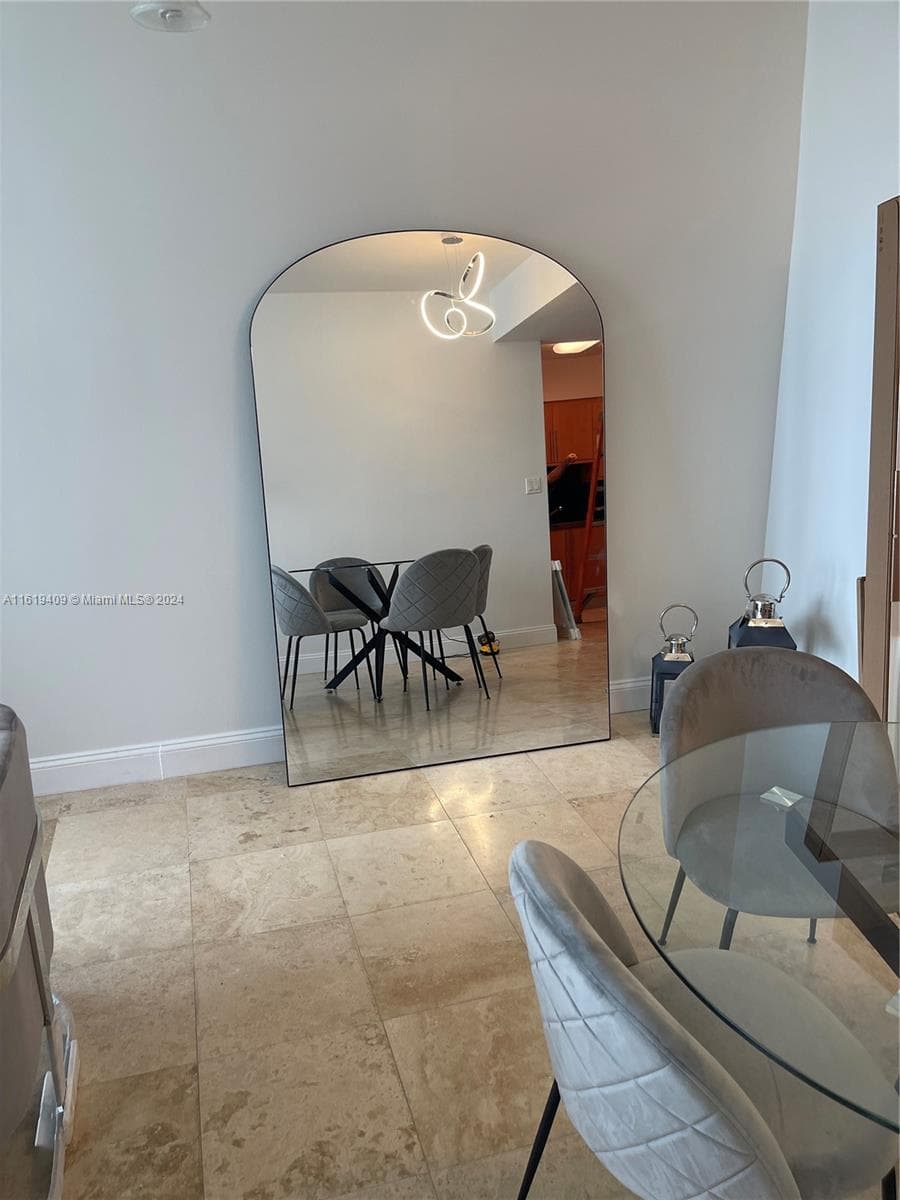 A11619409 — Miami Beach — 21