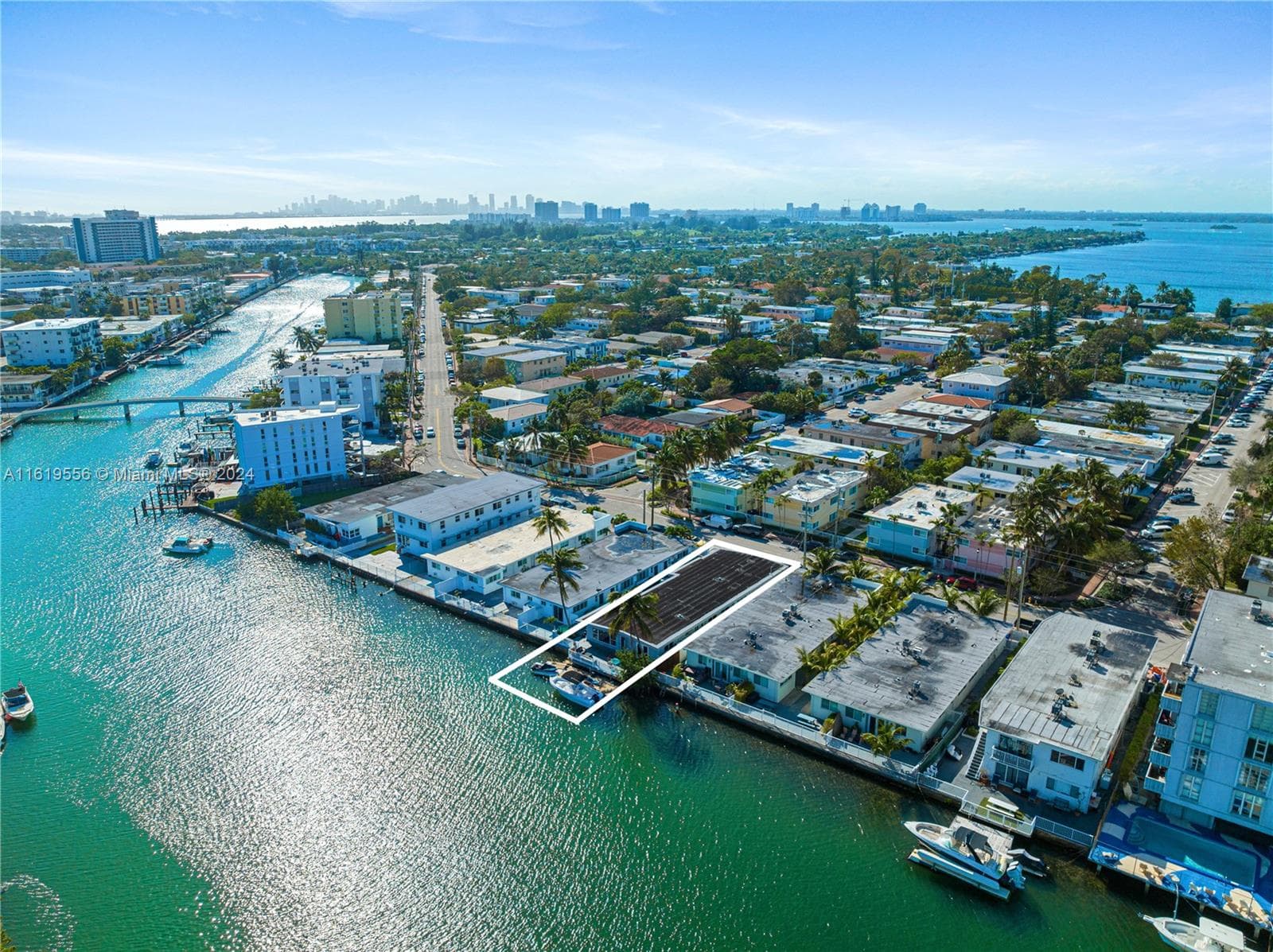 A11619556 — Miami Beach