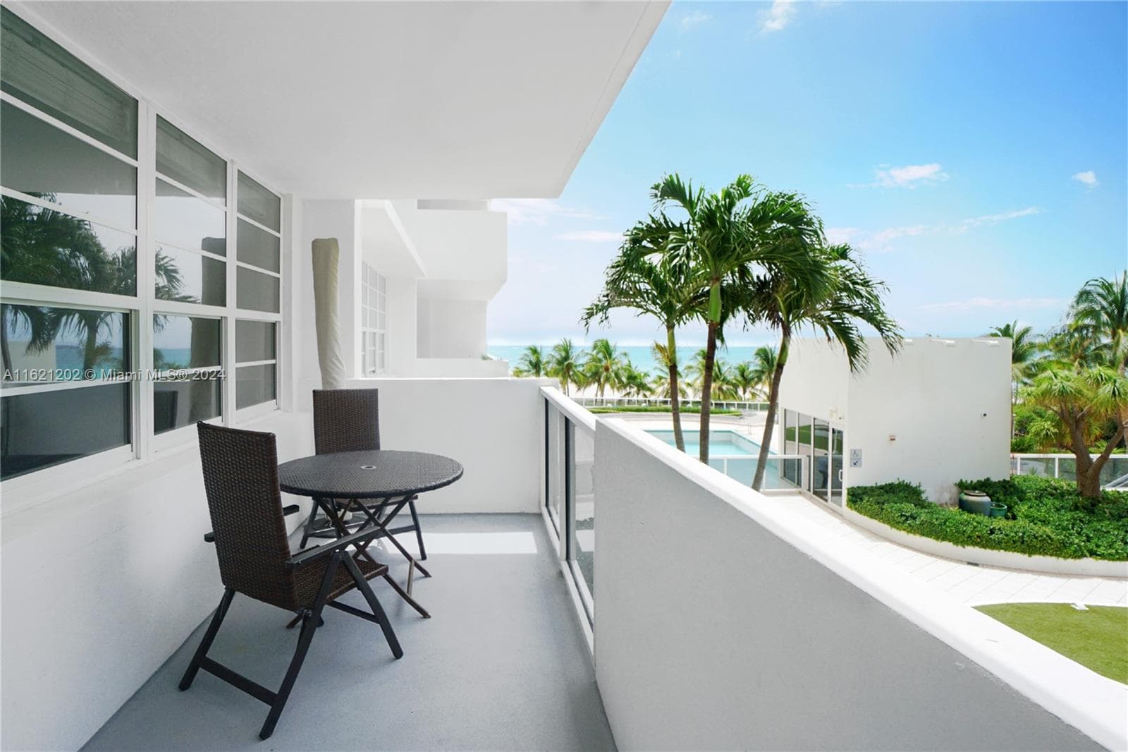 A11621202 — Miami Beach — 13