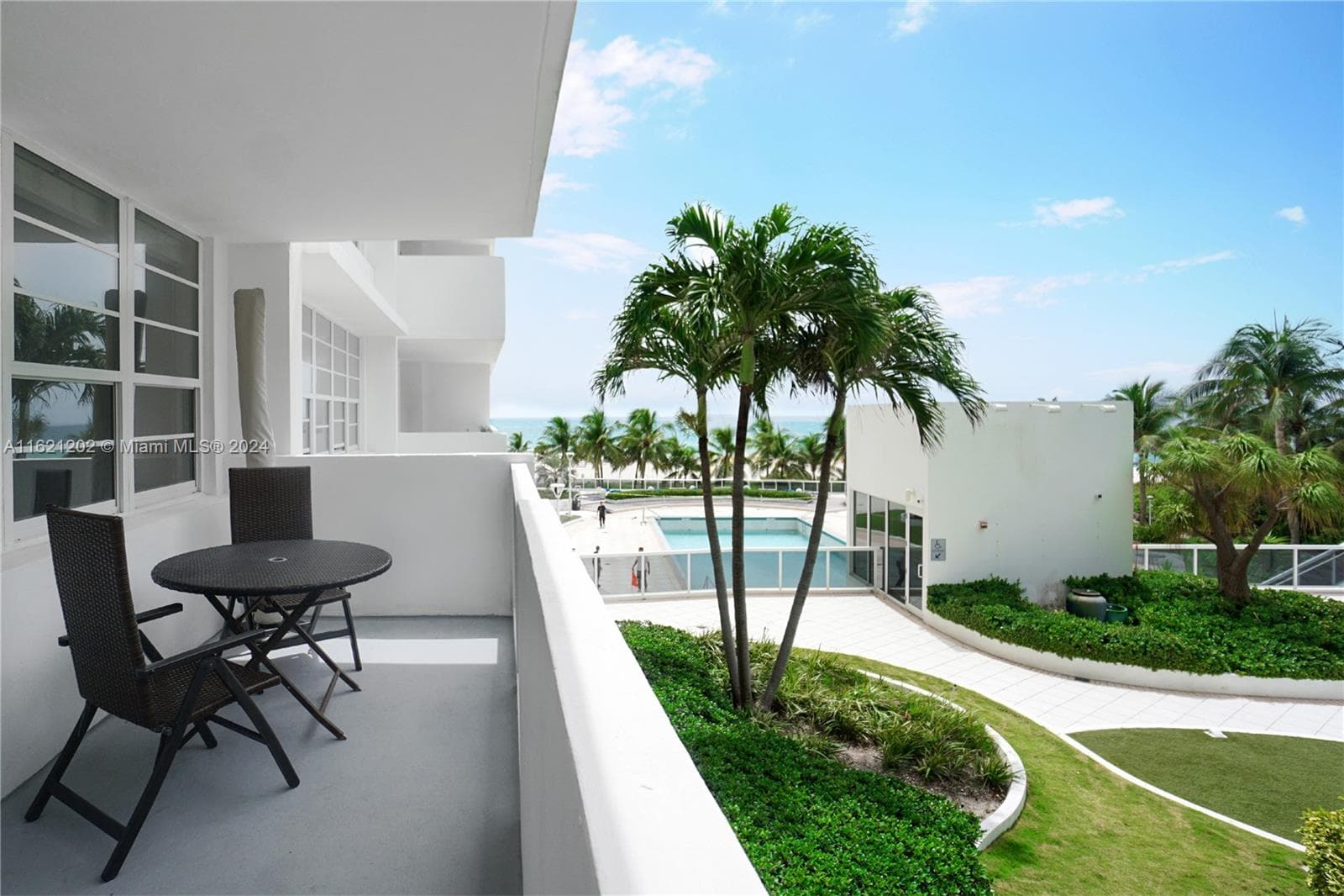 A11621202 — Miami Beach