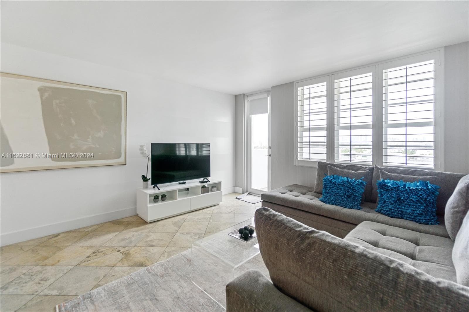 A11622681 — Miami Beach — 6