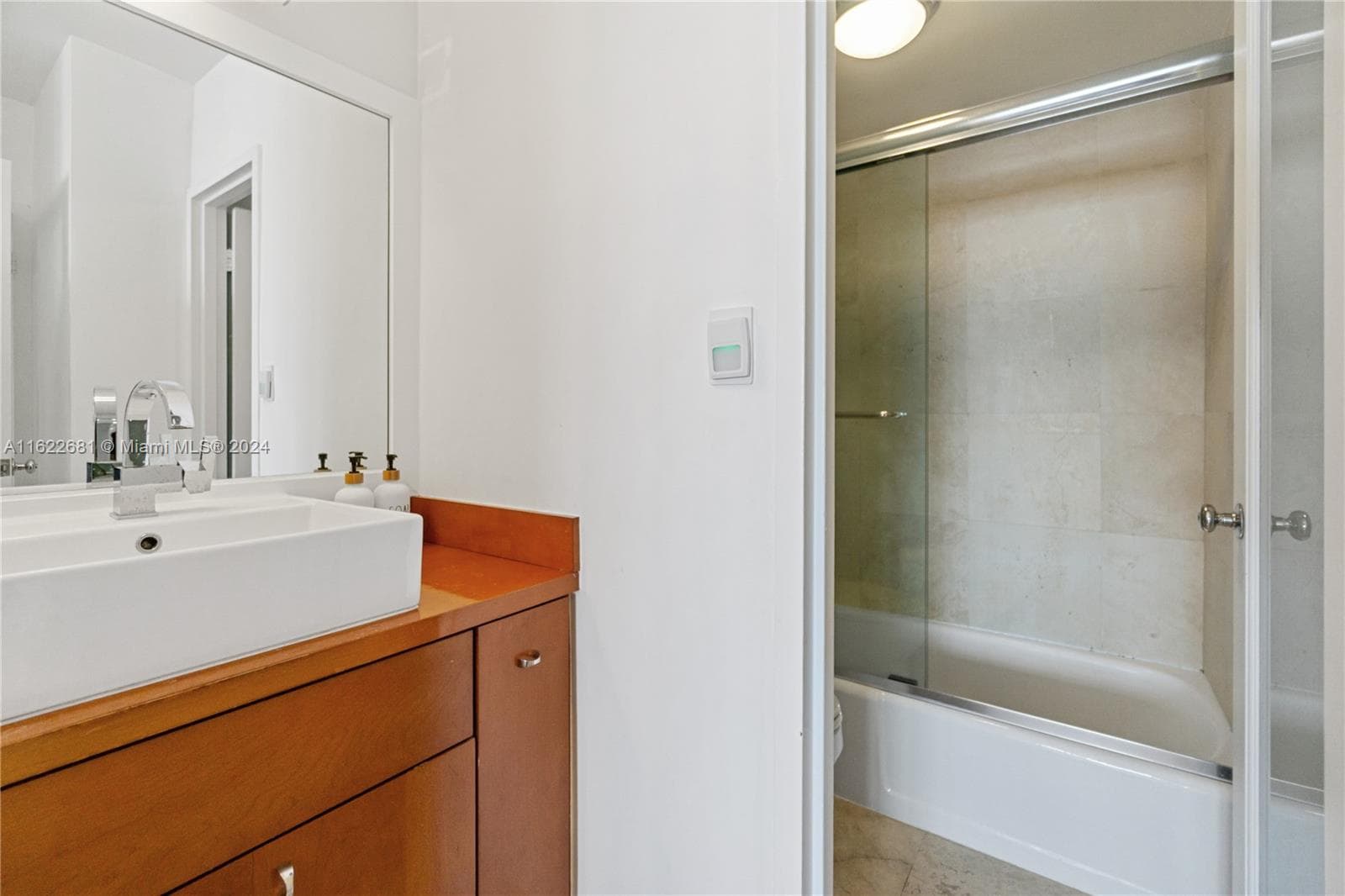 A11622681 — Miami Beach — 21