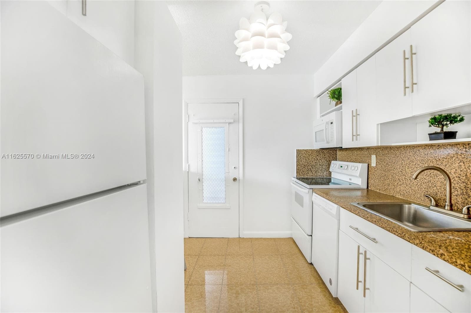 A11625570 — Miami Beach — 12