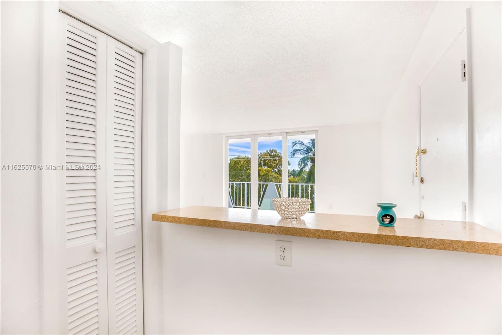 A11625570 — Miami Beach — 7