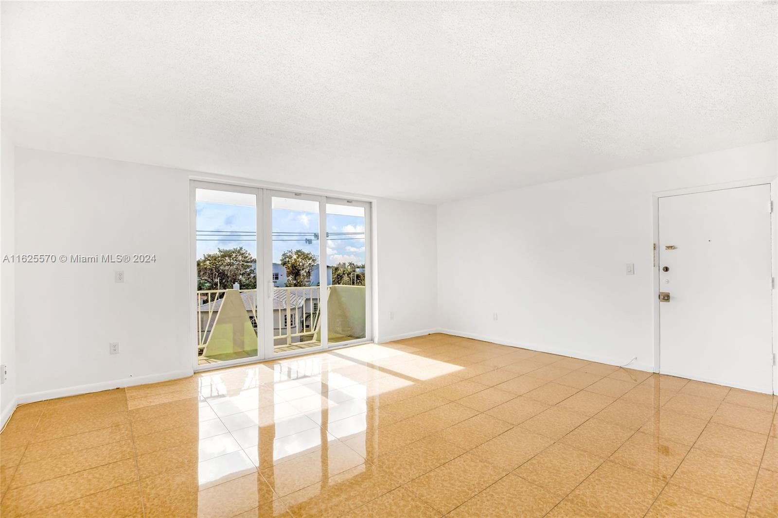A11625570 — Miami Beach — 3