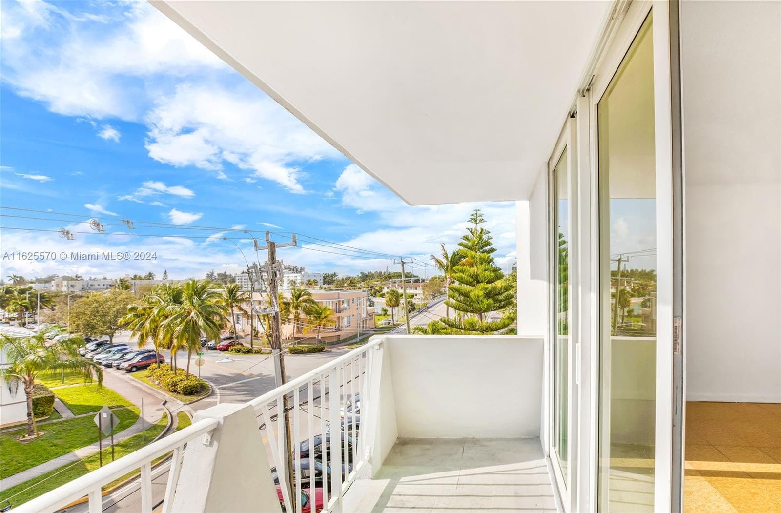 A11625570 — Miami Beach
