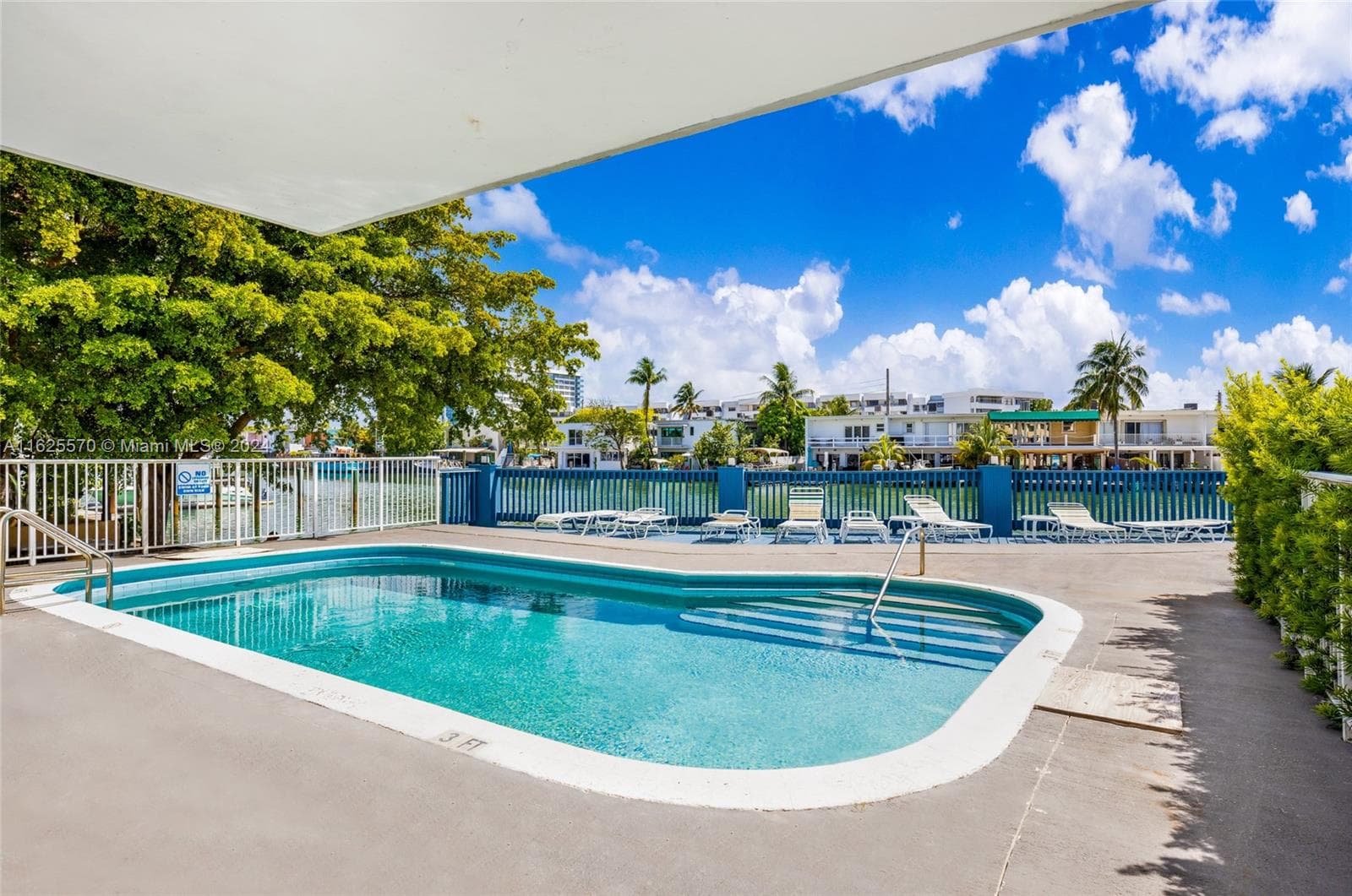 A11625570 — Miami Beach — 24
