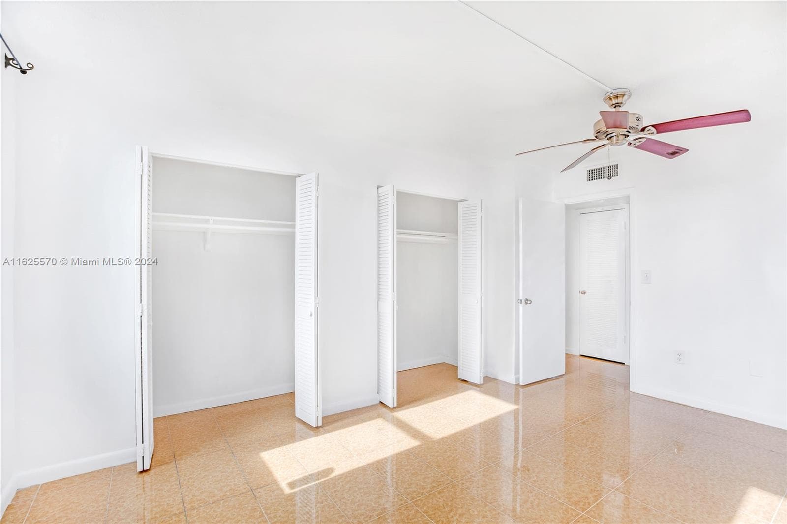 A11625570 — Miami Beach — 14