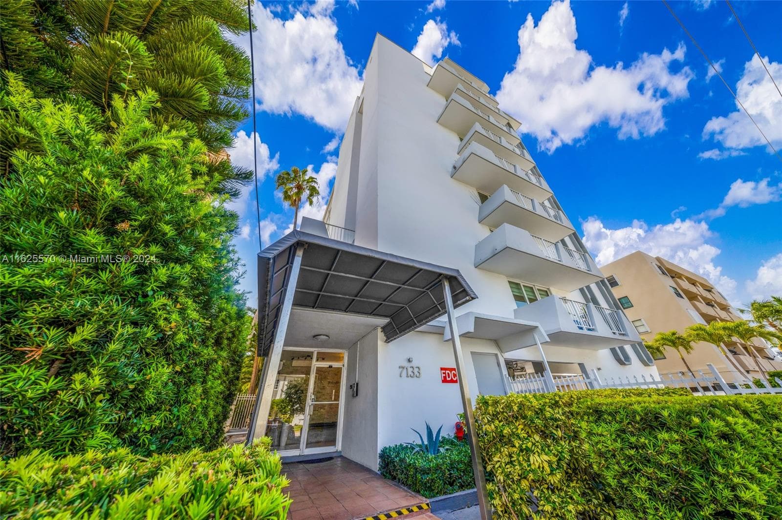 A11625570 — Miami Beach — 18