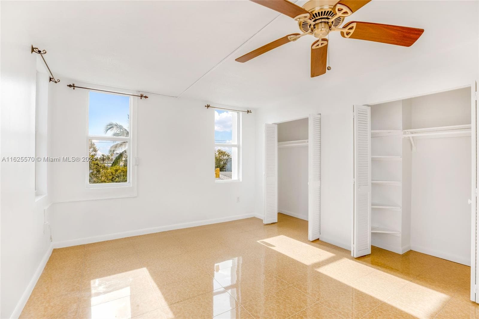 A11625570 — Miami Beach — 15