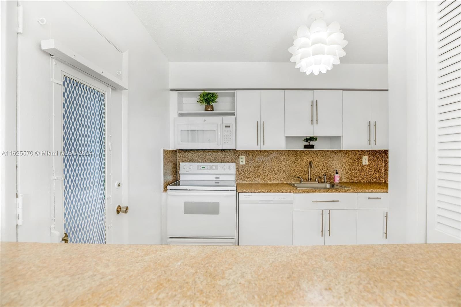 A11625570 — Miami Beach — 8