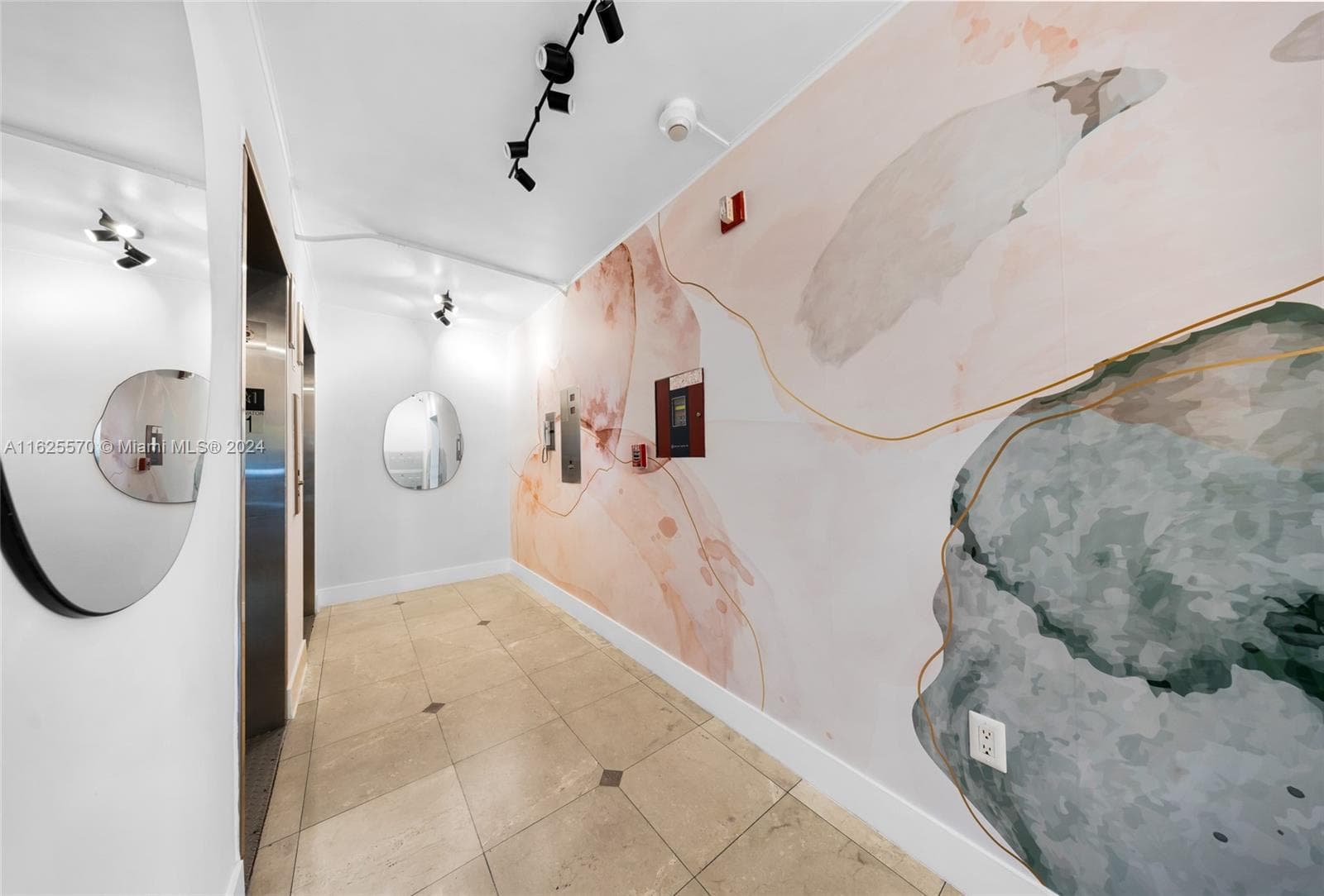 A11625570 — Miami Beach — 25