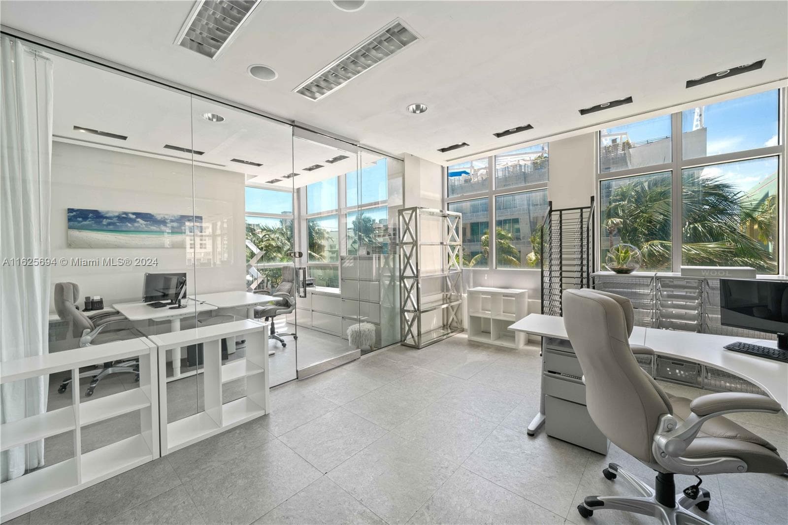 A11625694 — Miami Beach