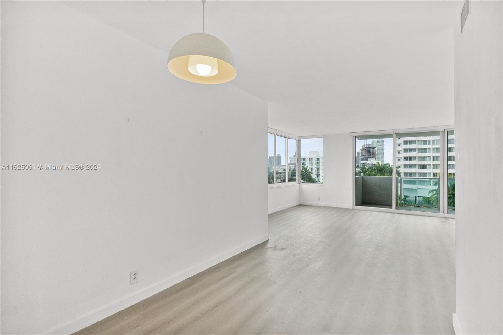 A11625961 — Miami Beach — 6