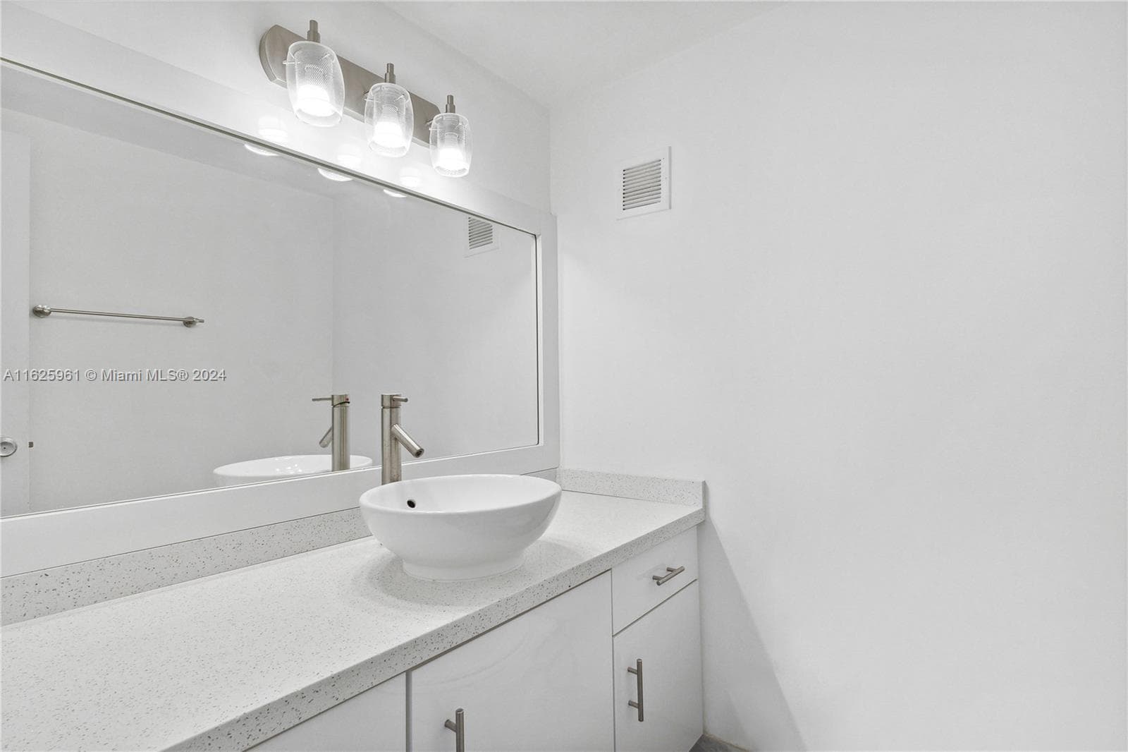 A11625961 — Miami Beach — 13