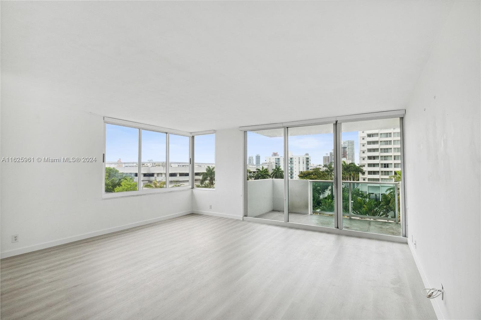 A11625961 — Miami Beach — 3