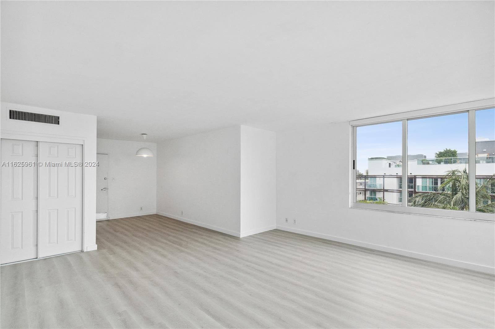 A11625961 — Miami Beach — 5