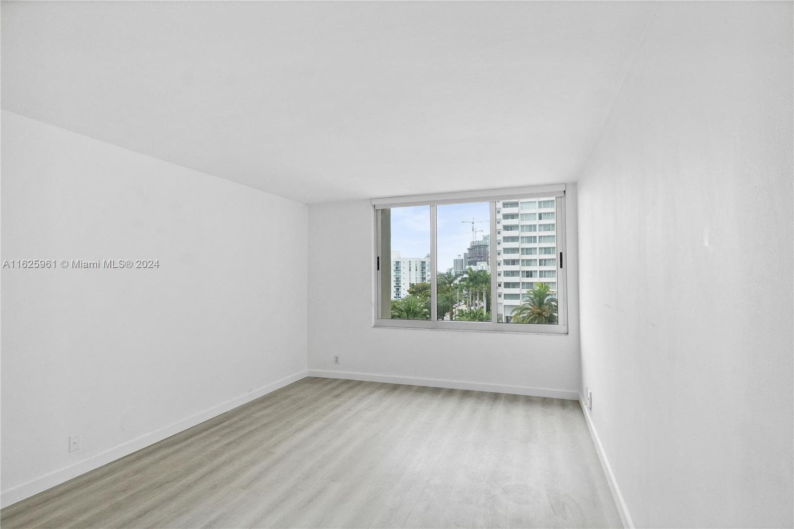 A11625961 — Miami Beach — 11