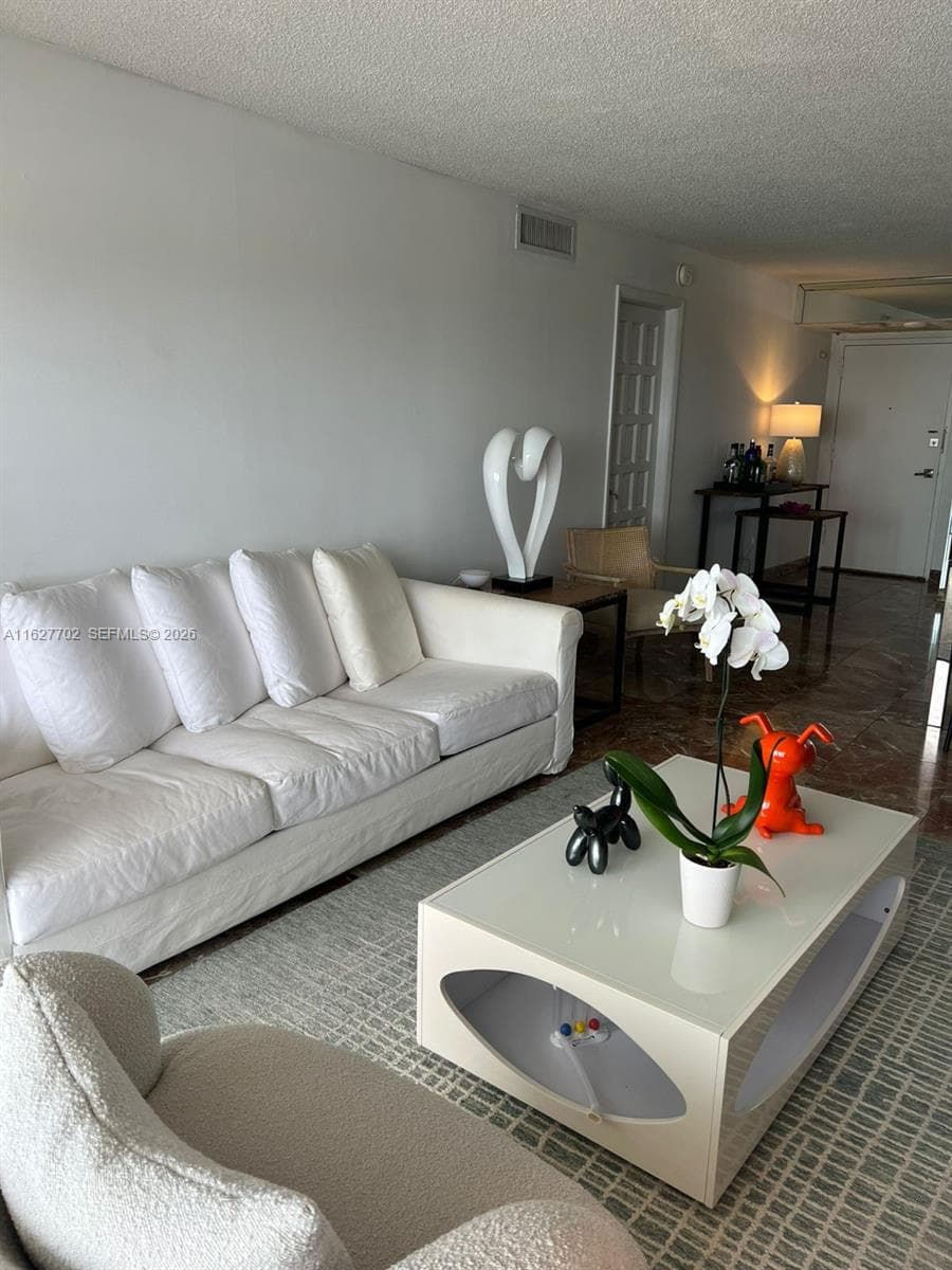 A11627702 — Miami Beach — 23