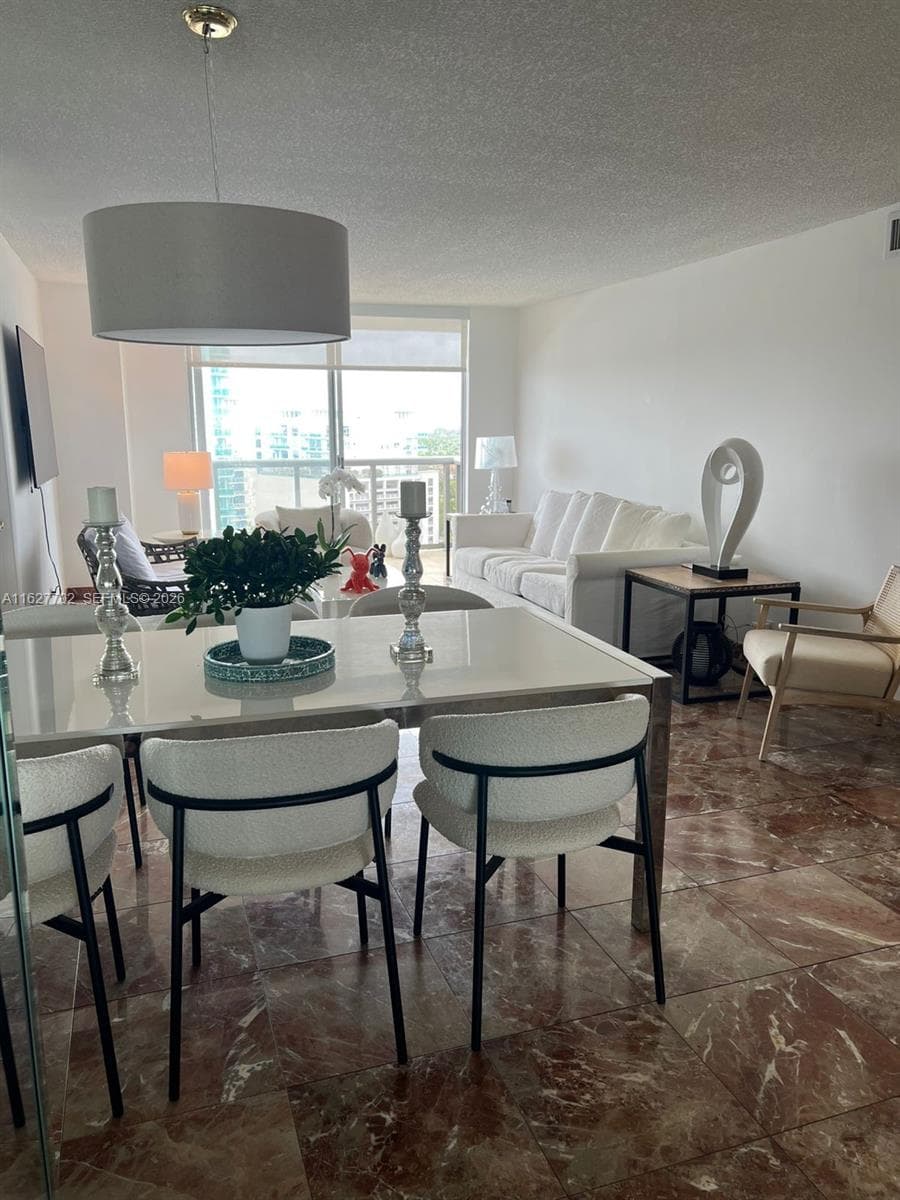 A11627702 — Miami Beach — 13