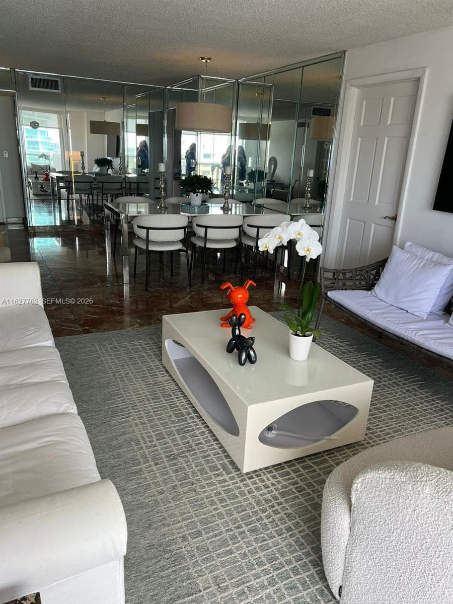 A11627702 — Miami Beach — 22