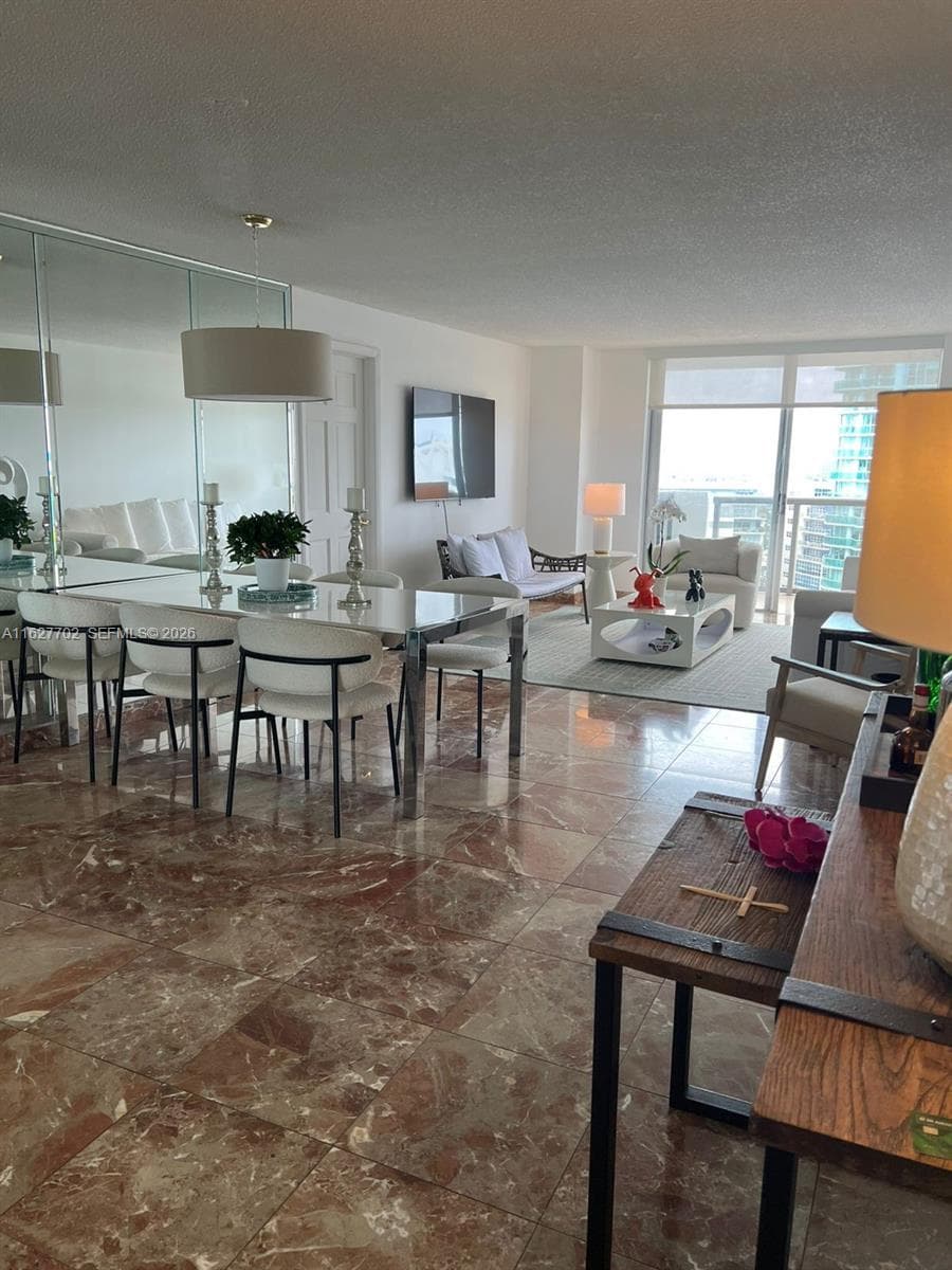 A11627702 — Miami Beach — 14
