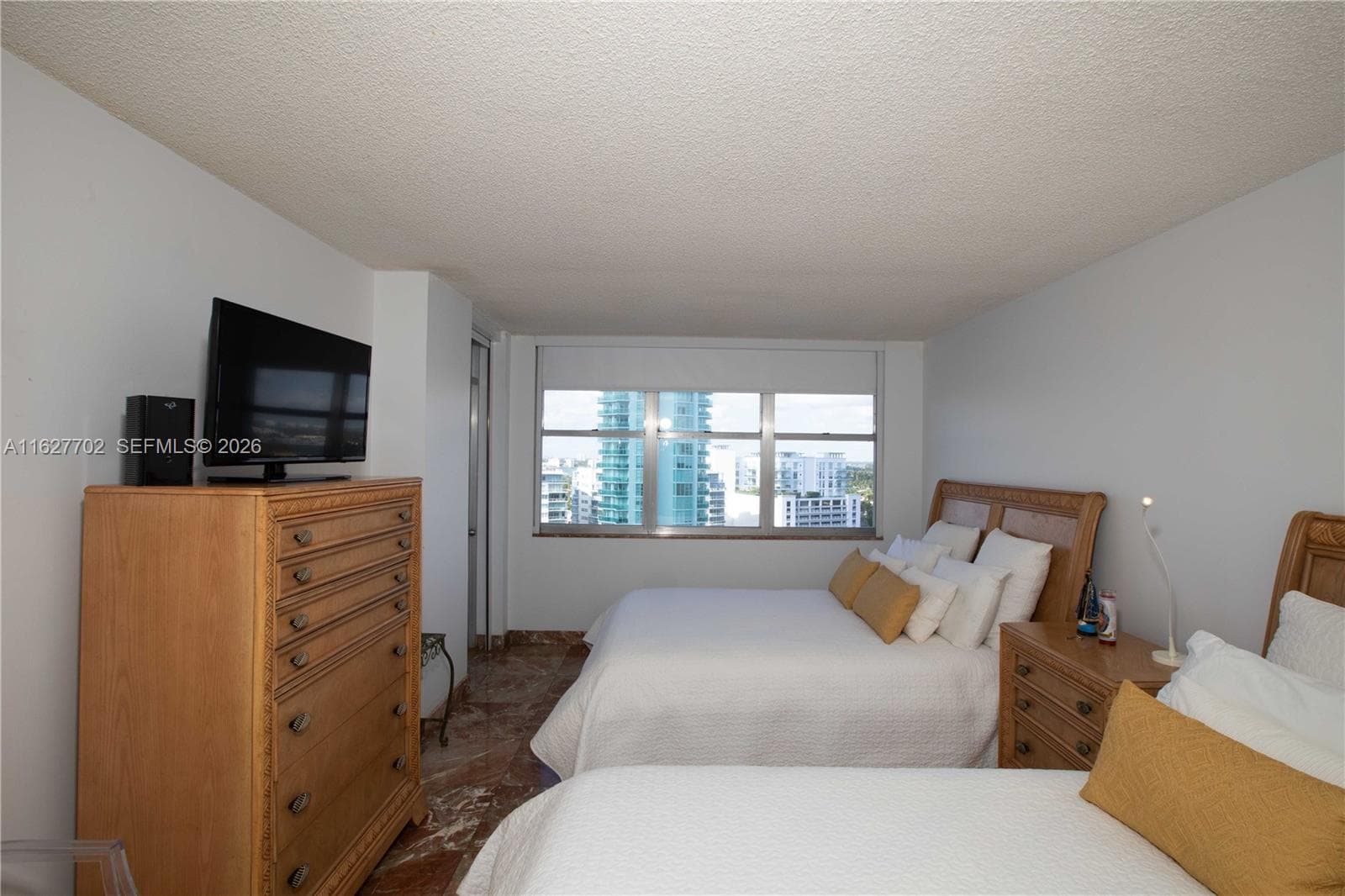 A11627702 — Miami Beach — 11