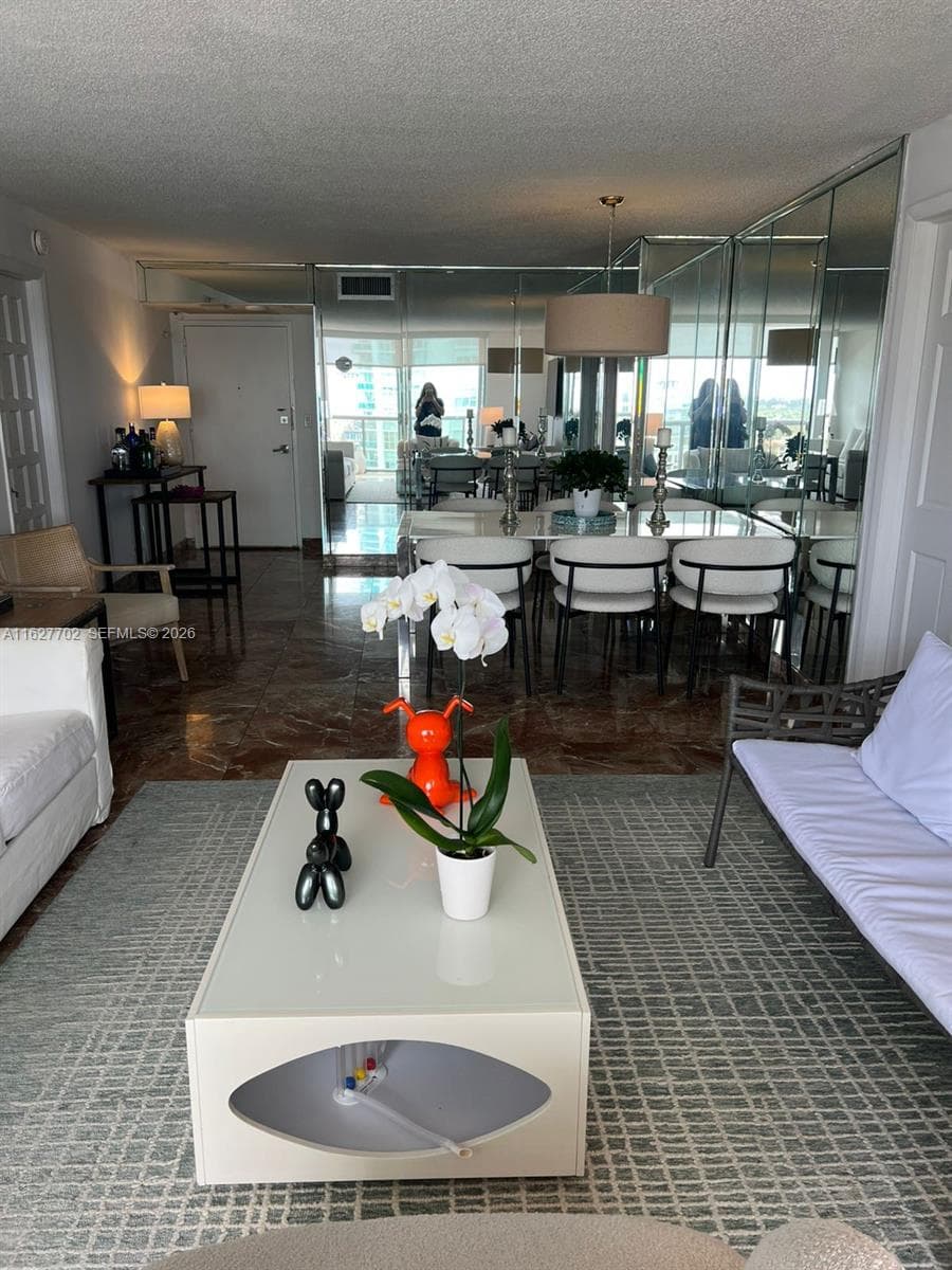 A11627702 — Miami Beach — 25
