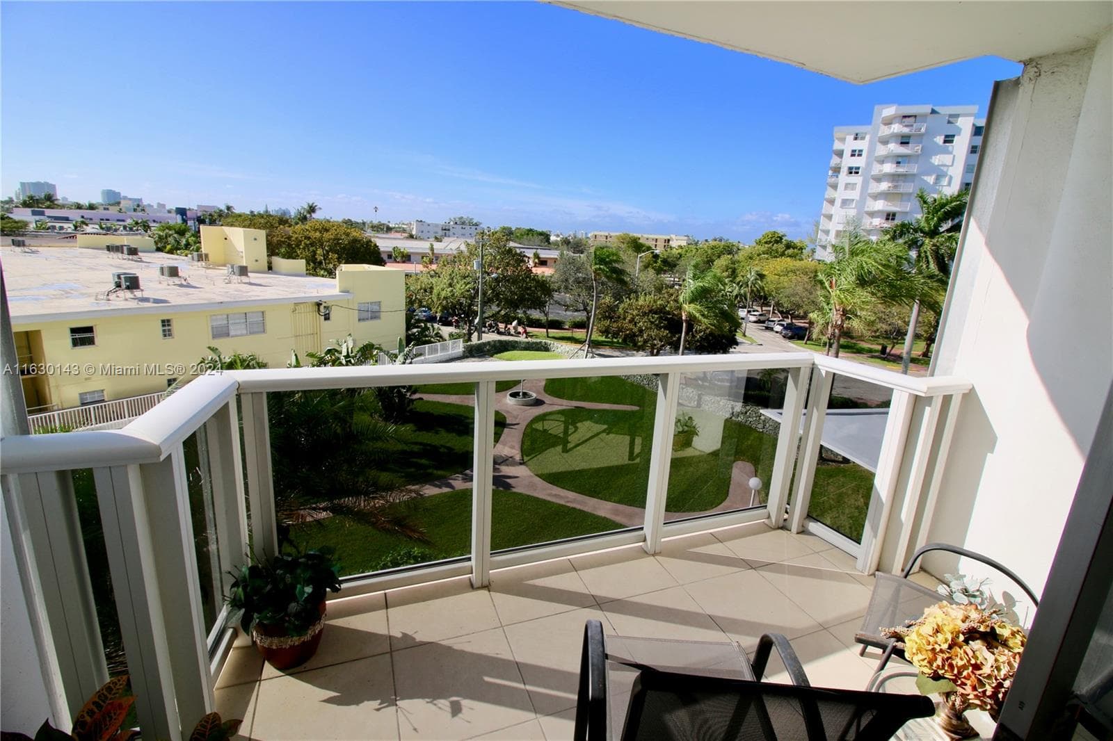A11630143 — Miami Beach — 12