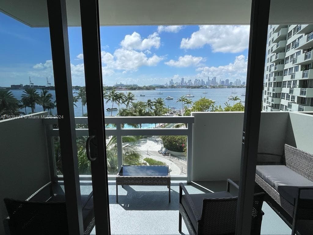 A11635174 — Miami Beach — 56