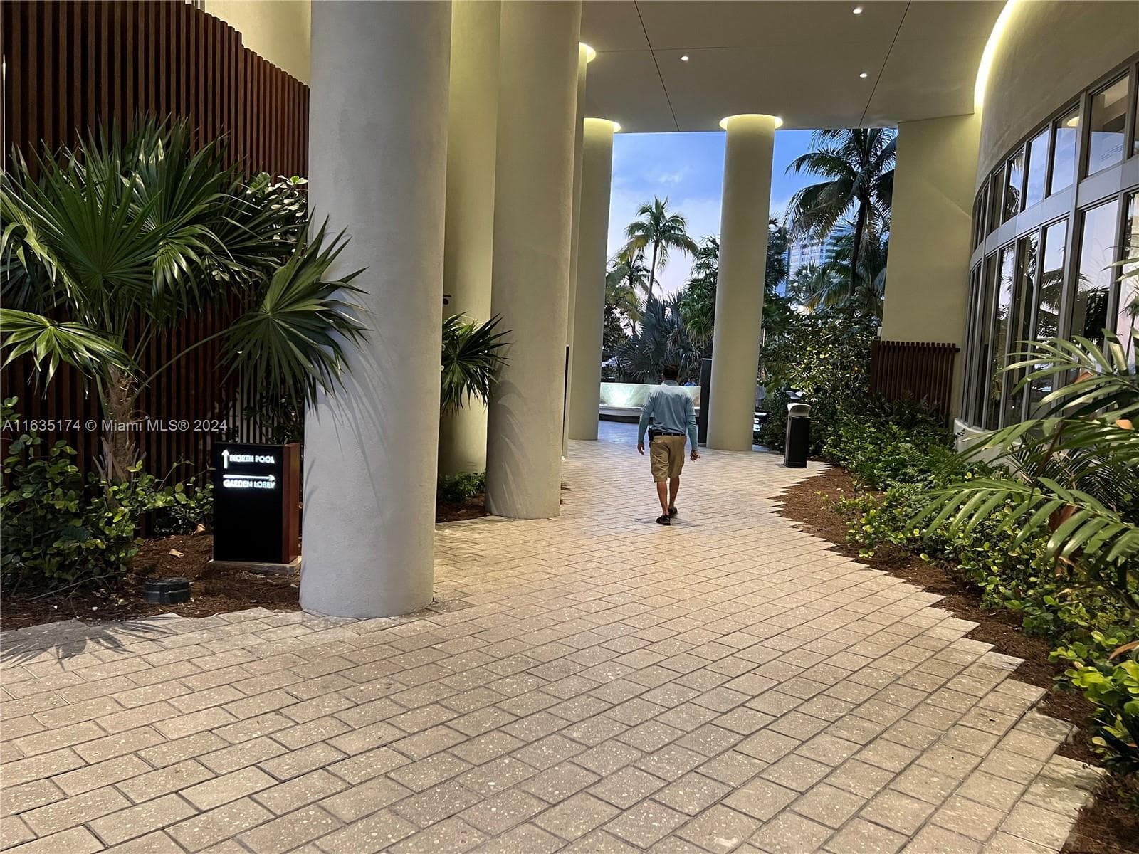 A11635174 — Miami Beach — 42