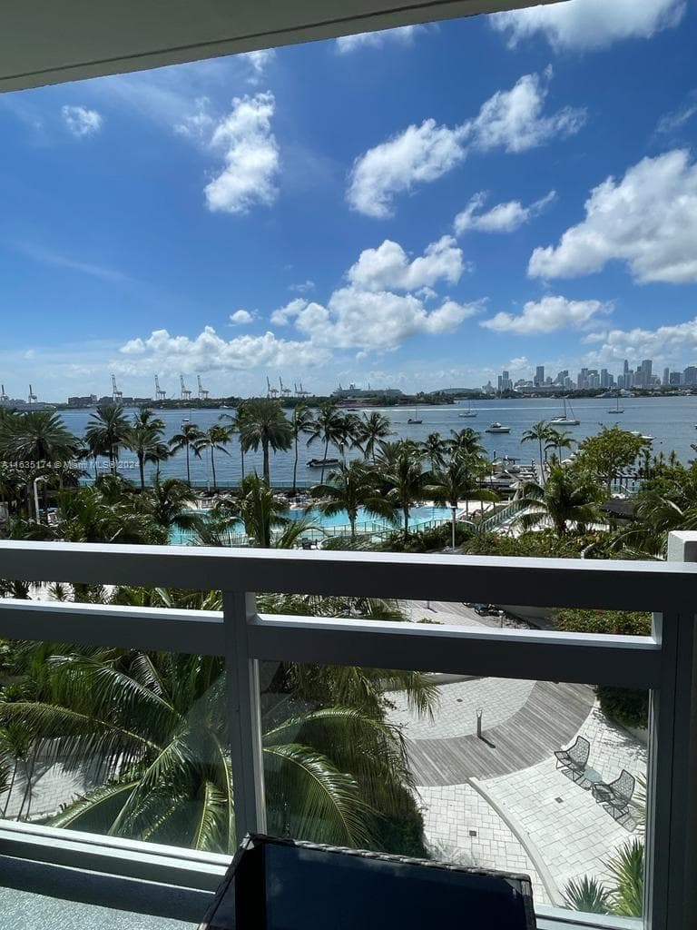 A11635174 — Miami Beach — 57