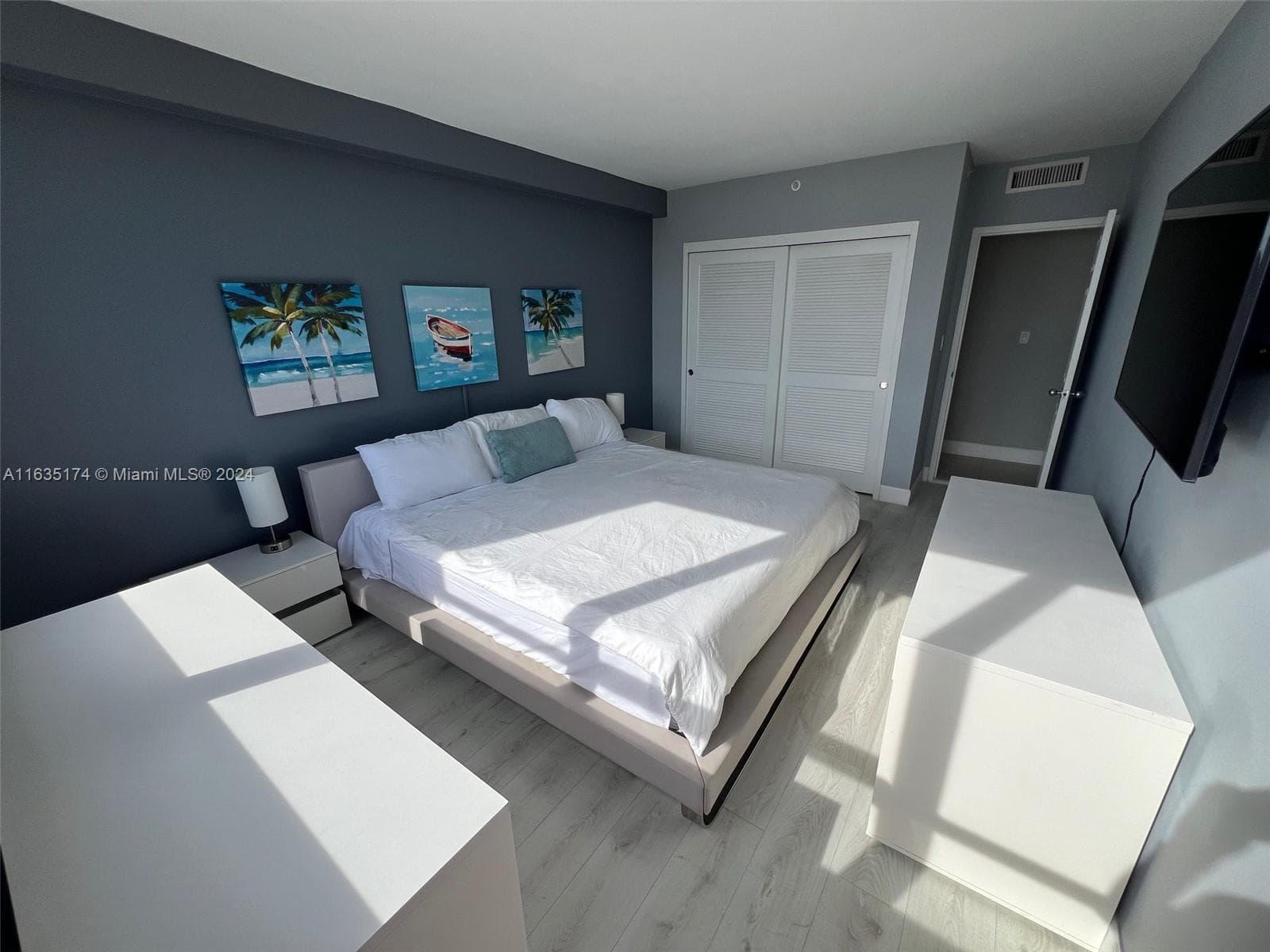A11635174 — Miami Beach — 67