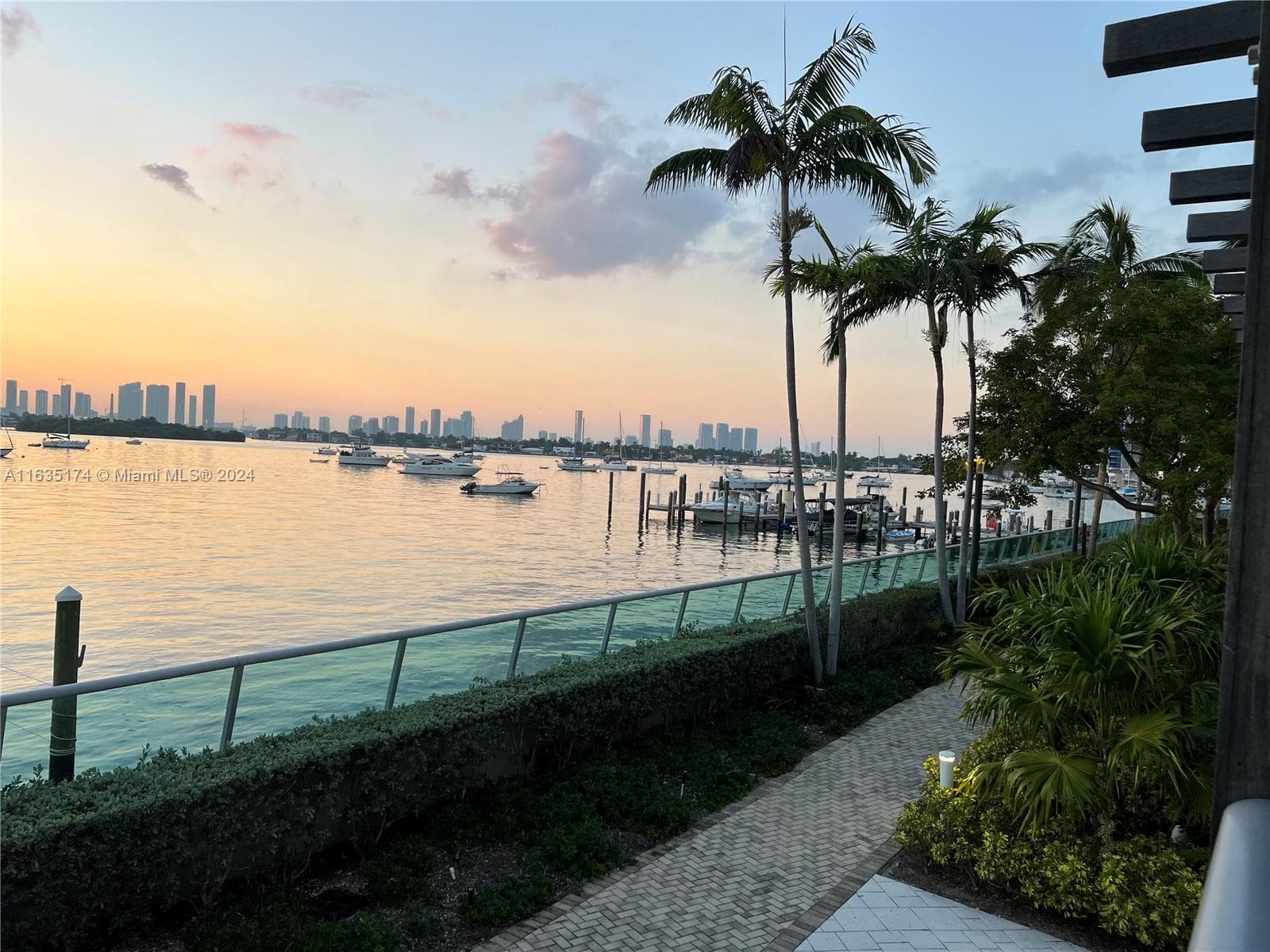 A11635174 — Miami Beach — 19