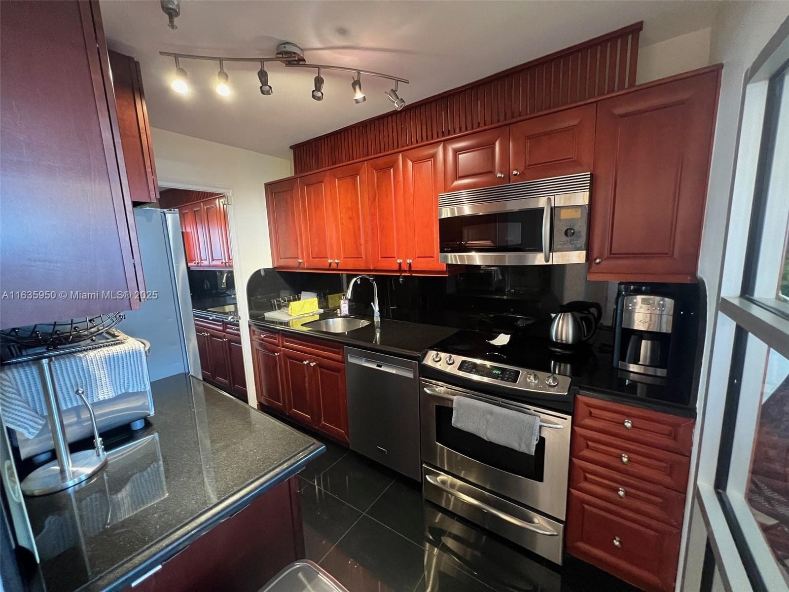 A11635950 — Miami Beach — 13
