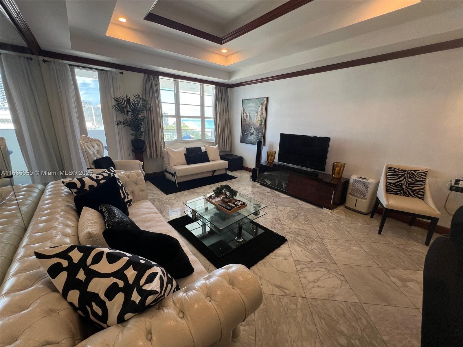 A11635950 — Miami Beach — 9