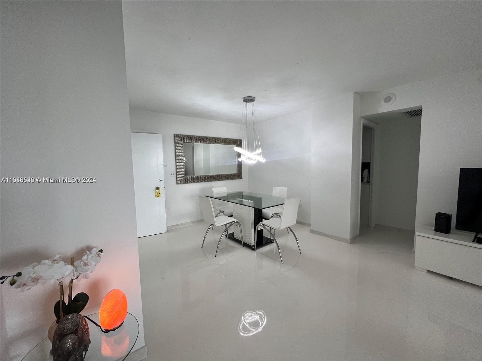 A11640540 — Miami Beach — 6