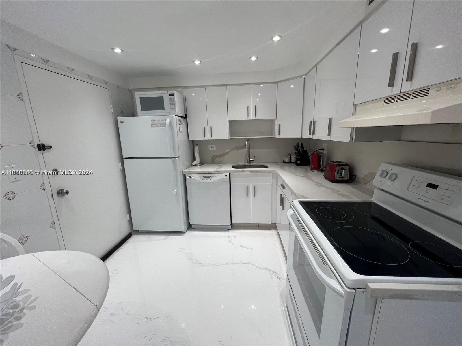 A11640540 — Miami Beach — 7