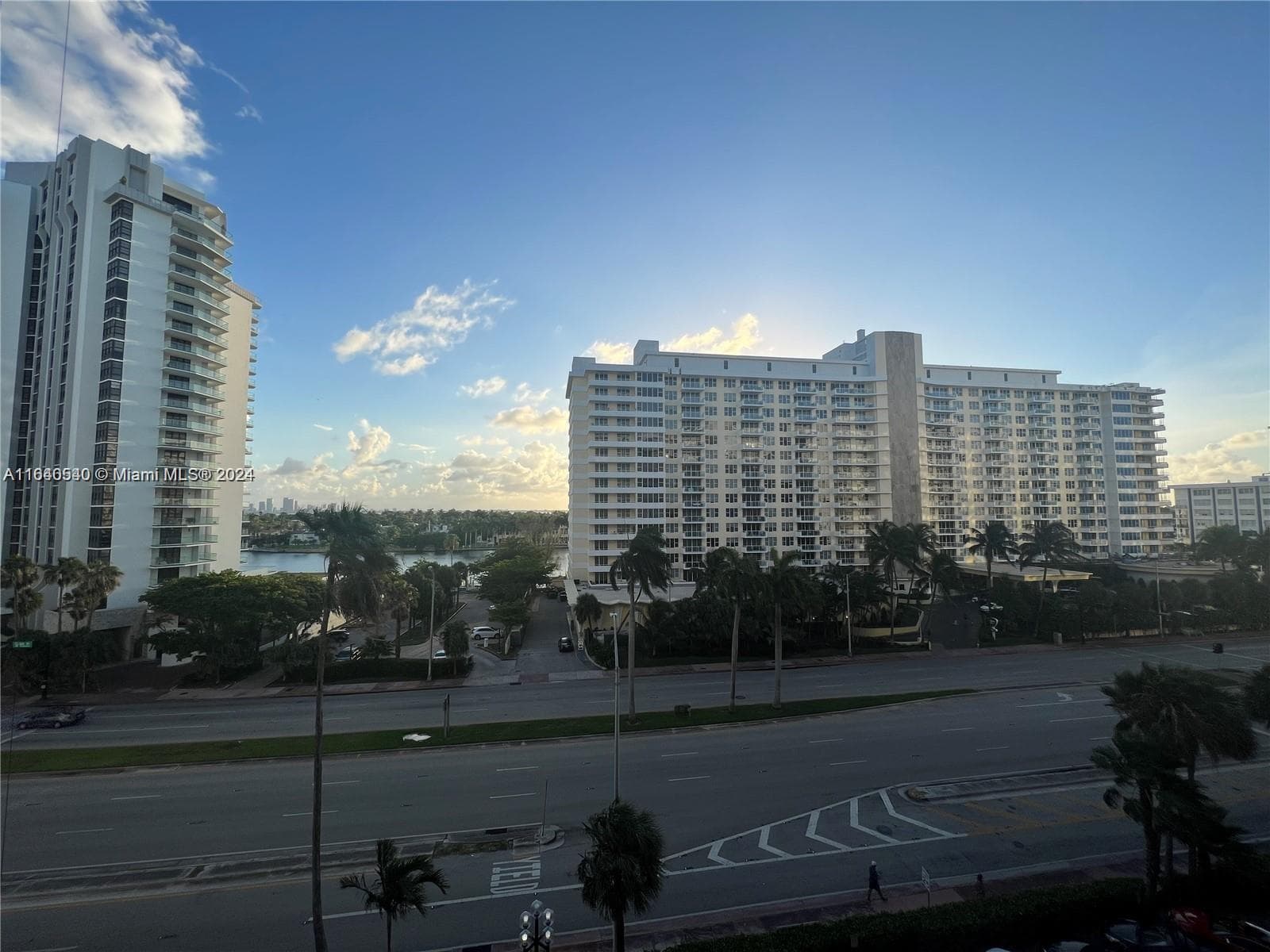 A11640540 — Miami Beach — 20
