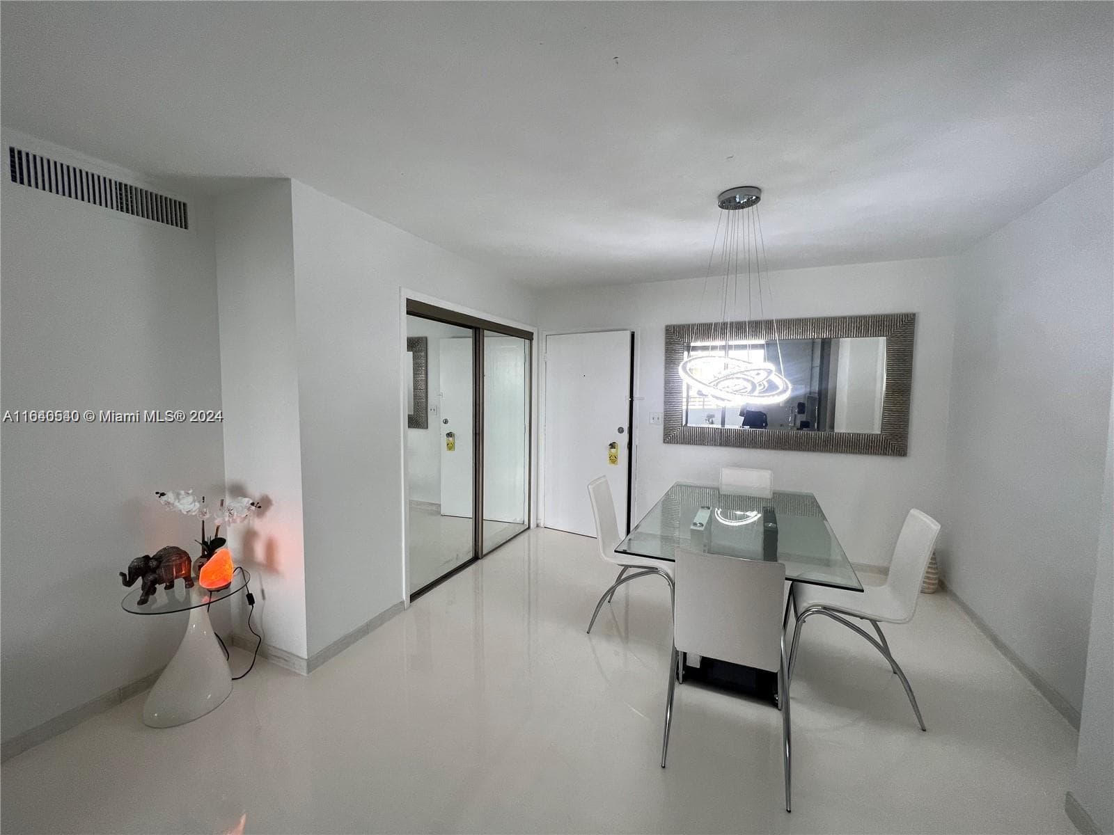 A11640540 — Miami Beach — 4