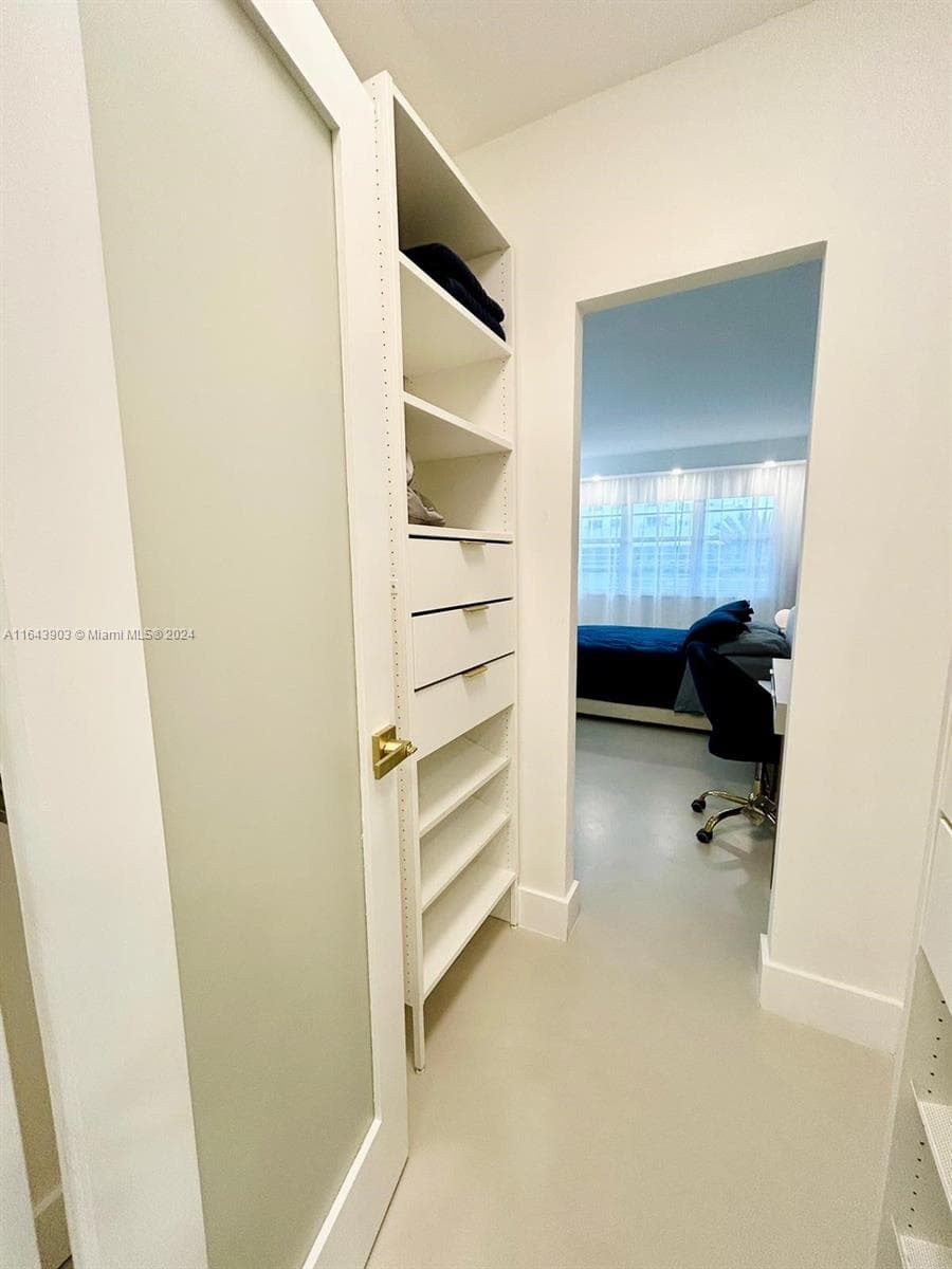 A11643903 — Miami Beach — 13
